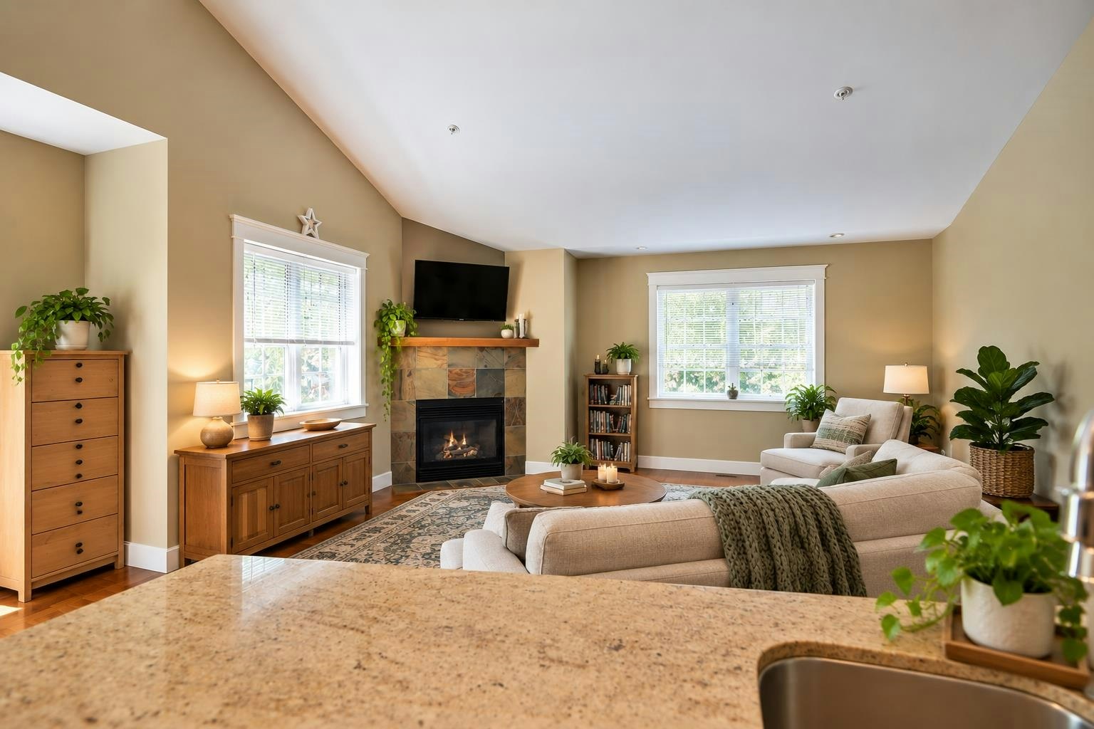 208-518 Shaw Road, Gibsons, BC, V0N 1V8 - 4