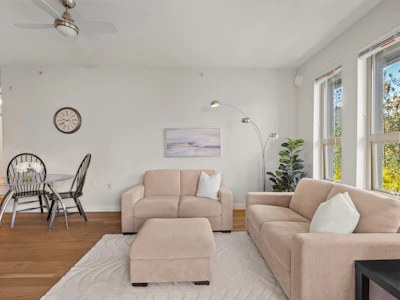 307-1468 St. Andrews Avenue - 4
