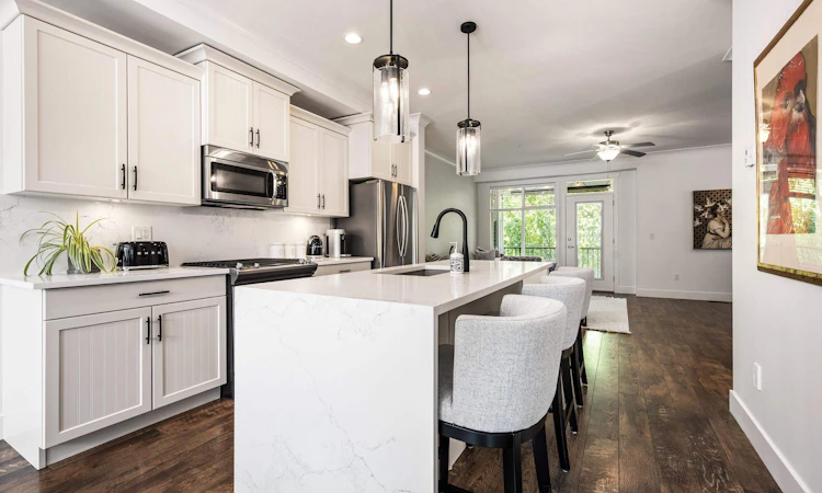 35-5469 Chinook Street