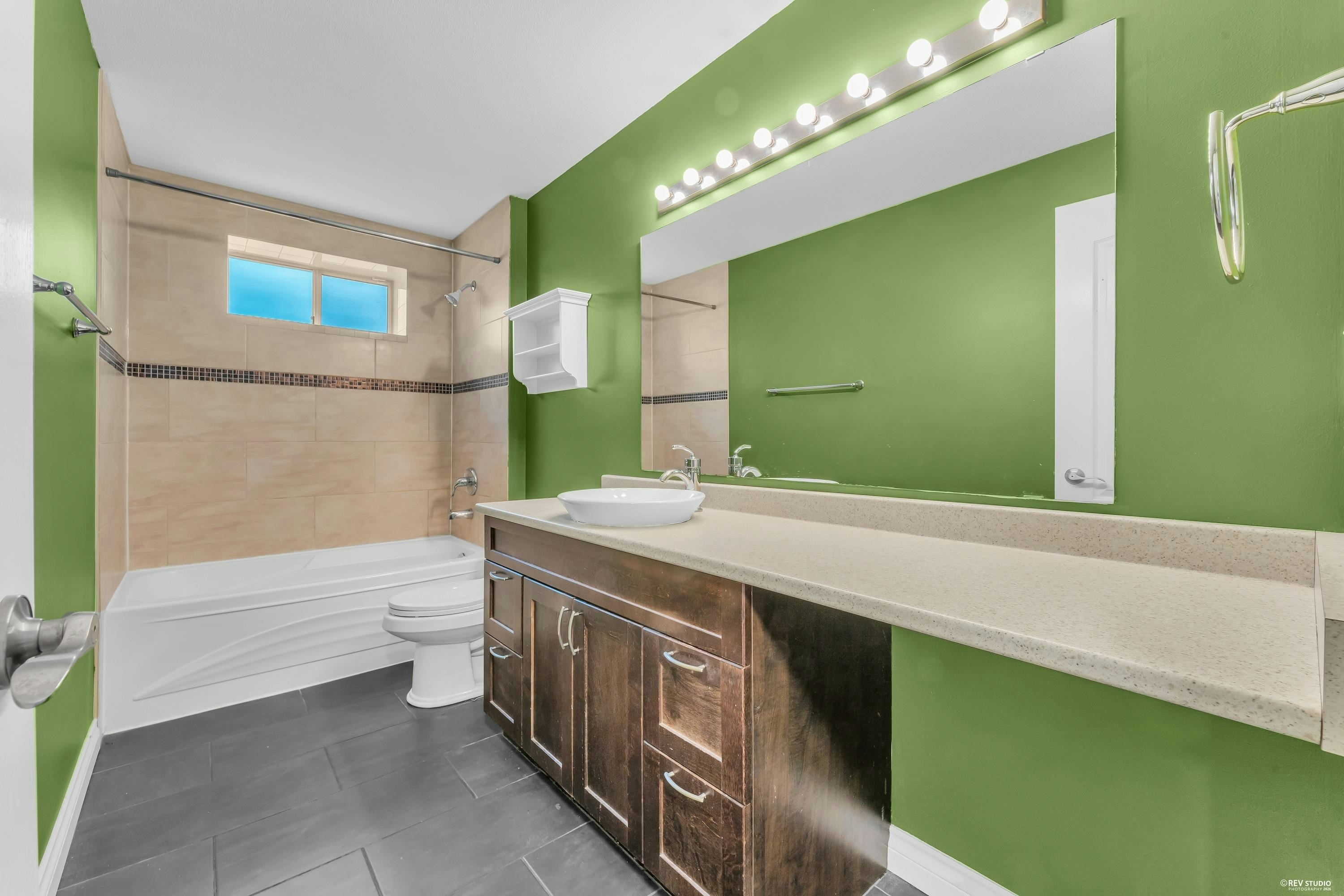 15555 Buena Vista Avenue, Surrey, BC, V4B 1Y9 - 22