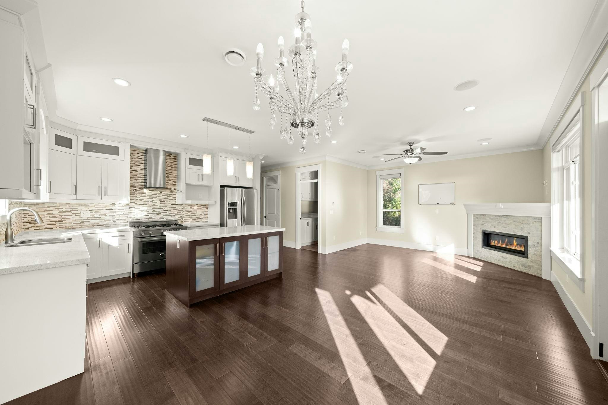 7028 Broadway, Burnaby, BC, V5A 1R8
