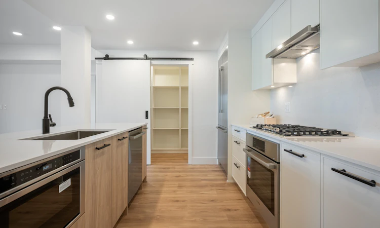 308-33160 Plaxton Crescent