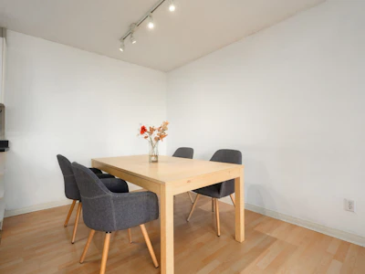 704-6689 Willingdon Avenue - 5
