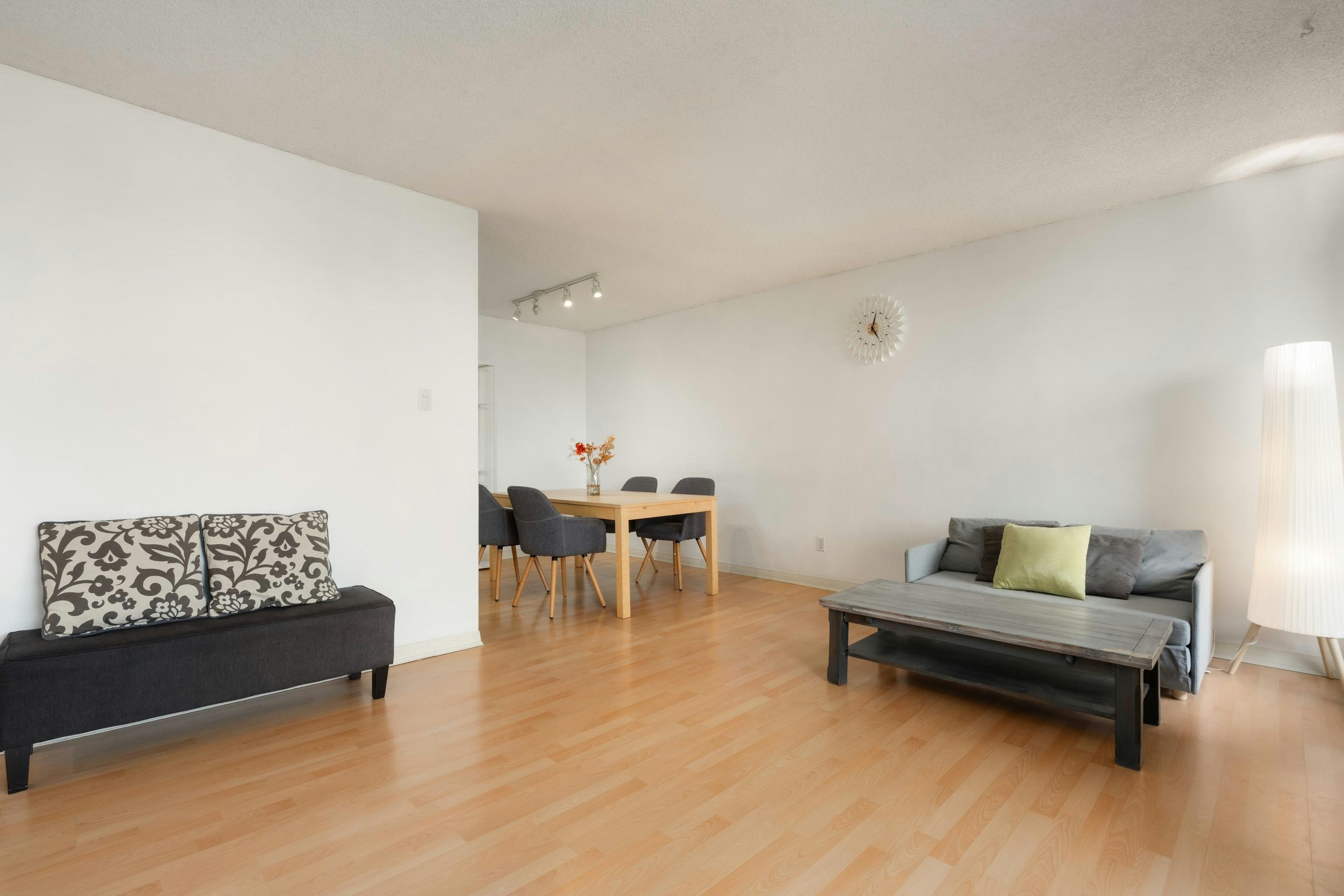 704-6689 Willingdon Avenue - 3