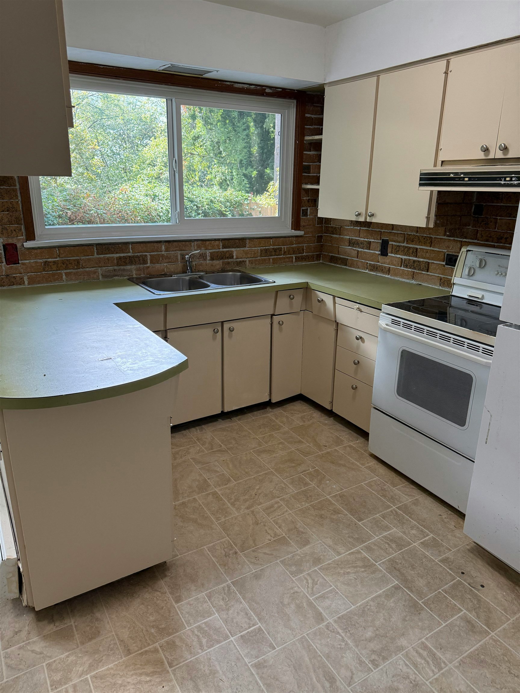 12137 New Mclellan Road, Surrey, BC, V3X 2X9 - 2