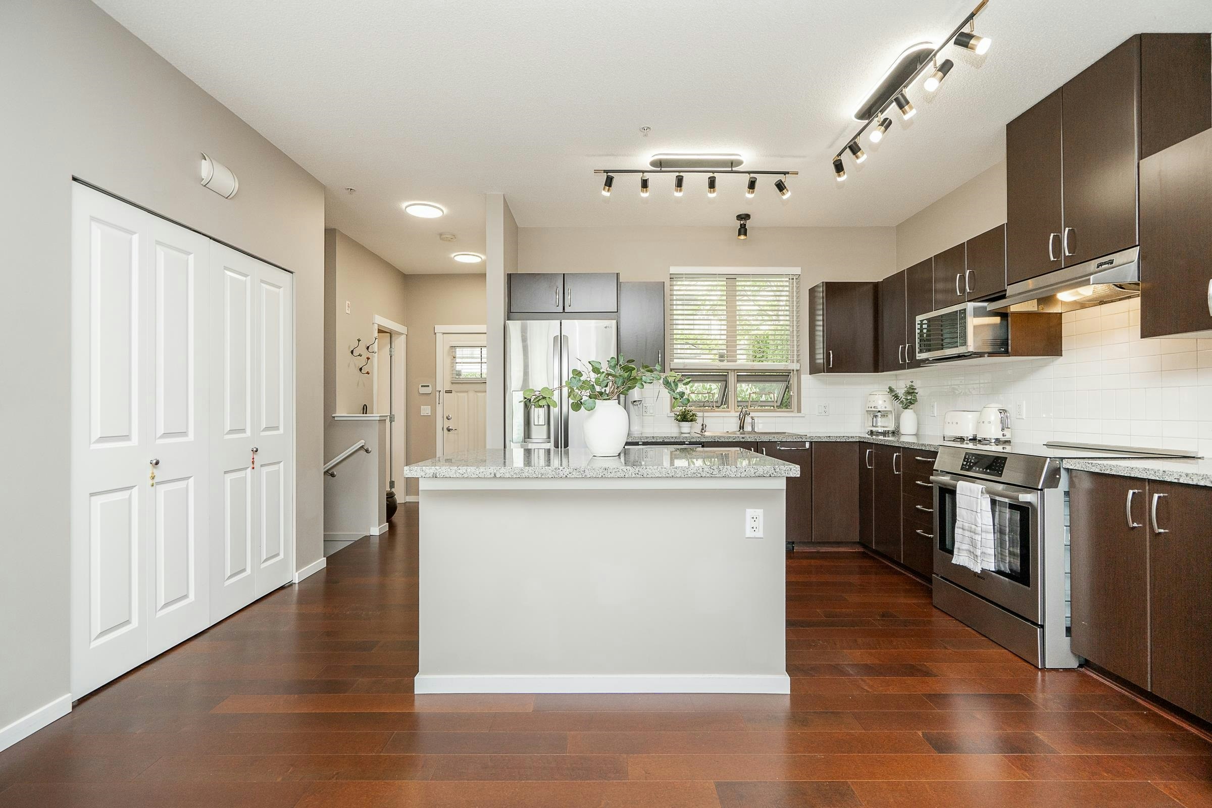 6-3138 Dayanee Springs Boulevard, Coquitlam, BC, V3E 0B6 - 3