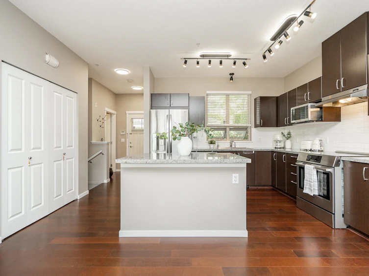 6-3138 Dayanee Springs Boulevard, Coquitlam, BC, V3E 0B6 - 3