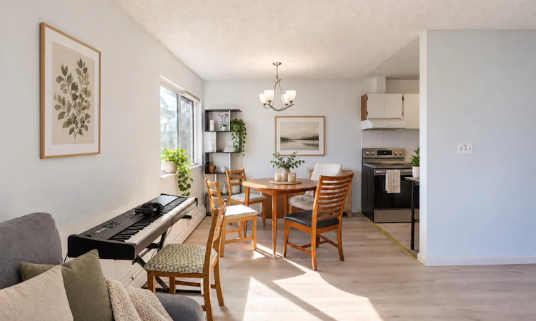 303-7240 Lindsay Road