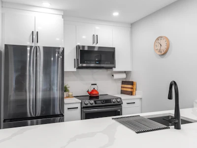 217-7377 Salisbury Avenue - 4