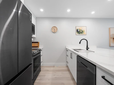 217-7377 Salisbury Avenue - 3