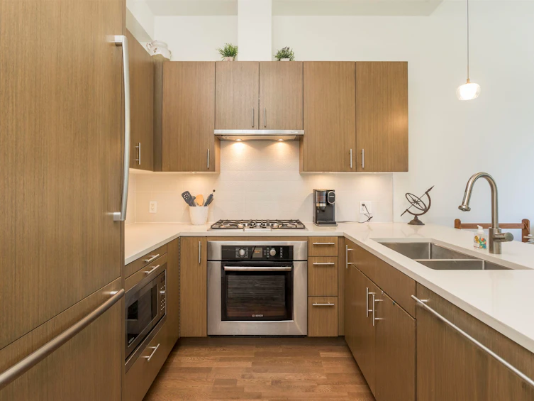 300-2432 Haywood Avenue, West Vancouver, BC, V7V 1Y1 - 9