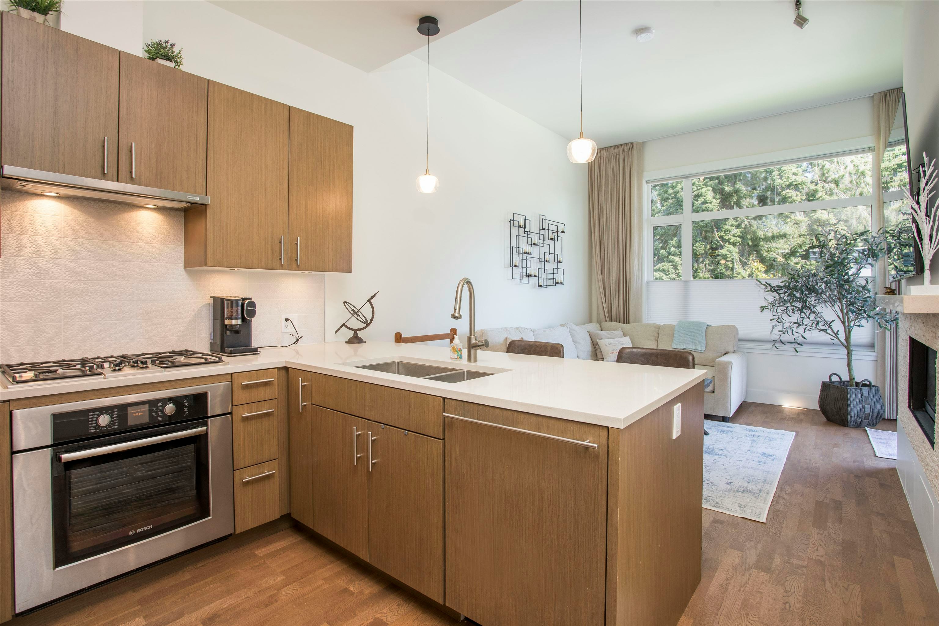 300-2432 Haywood Avenue, West Vancouver, BC, V7V 1Y1 - 8