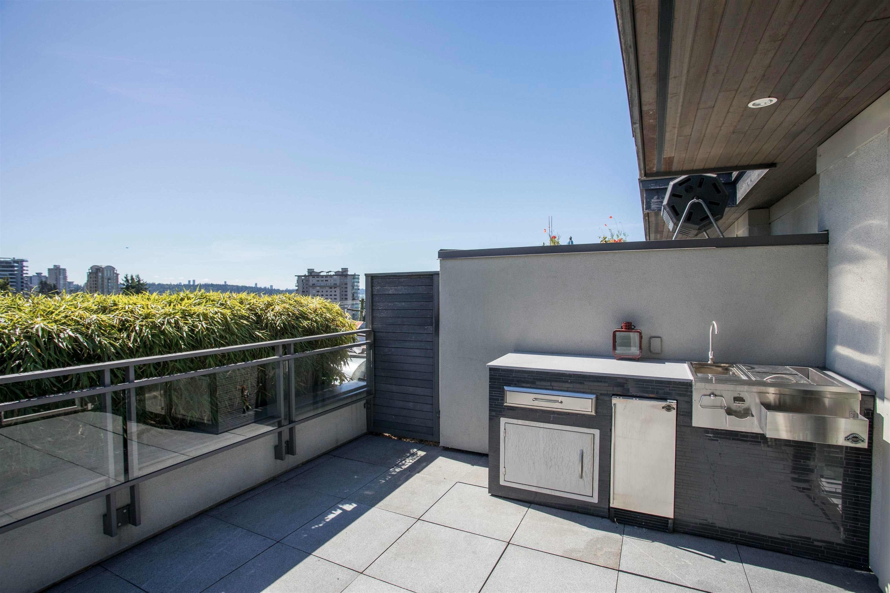 300-2432 Haywood Avenue, West Vancouver, BC, V7V 1Y1