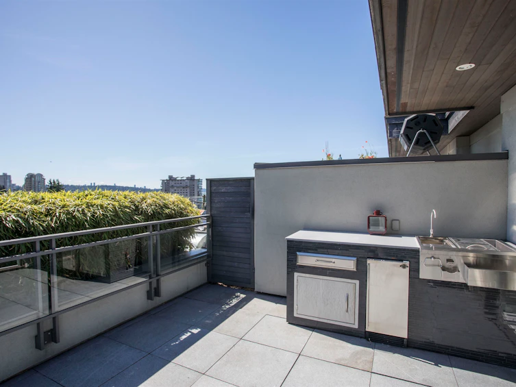 300-2432 Haywood Avenue, West Vancouver, BC, V7V 1Y1