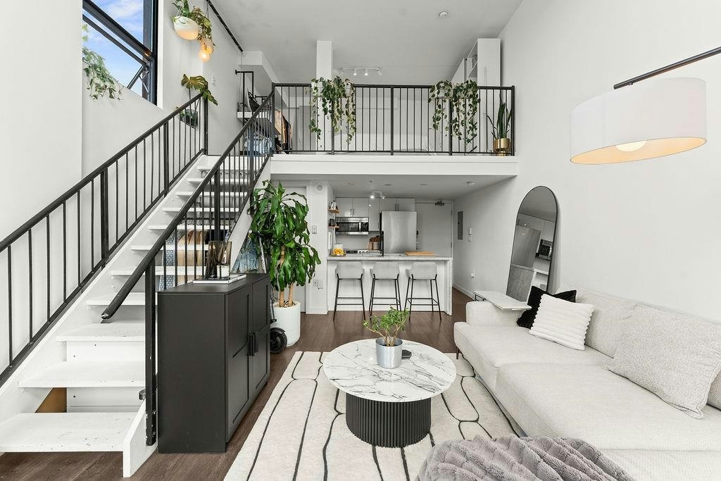 401-1 E Cordova Street - 4
