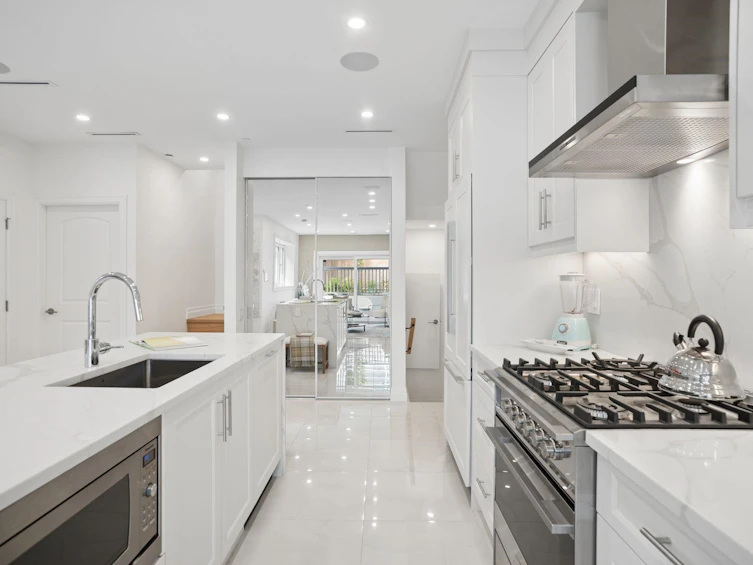 2523 W 8th Avenue, Vancouver, BC, V6K 2B3 - 3