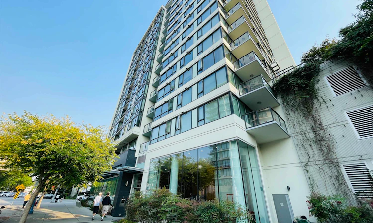 1113-7988 Ackroyd Road