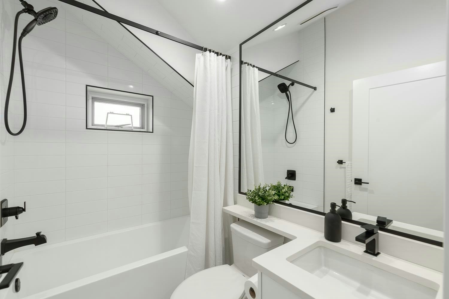 1727 E 22nd Avenue, Vancouver, BC, V5N 2P6 - 24