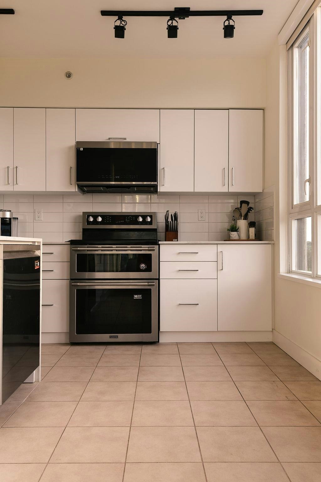 1004-4028 Knight Street, Vancouver, BC, V5N 5Y8 - 9