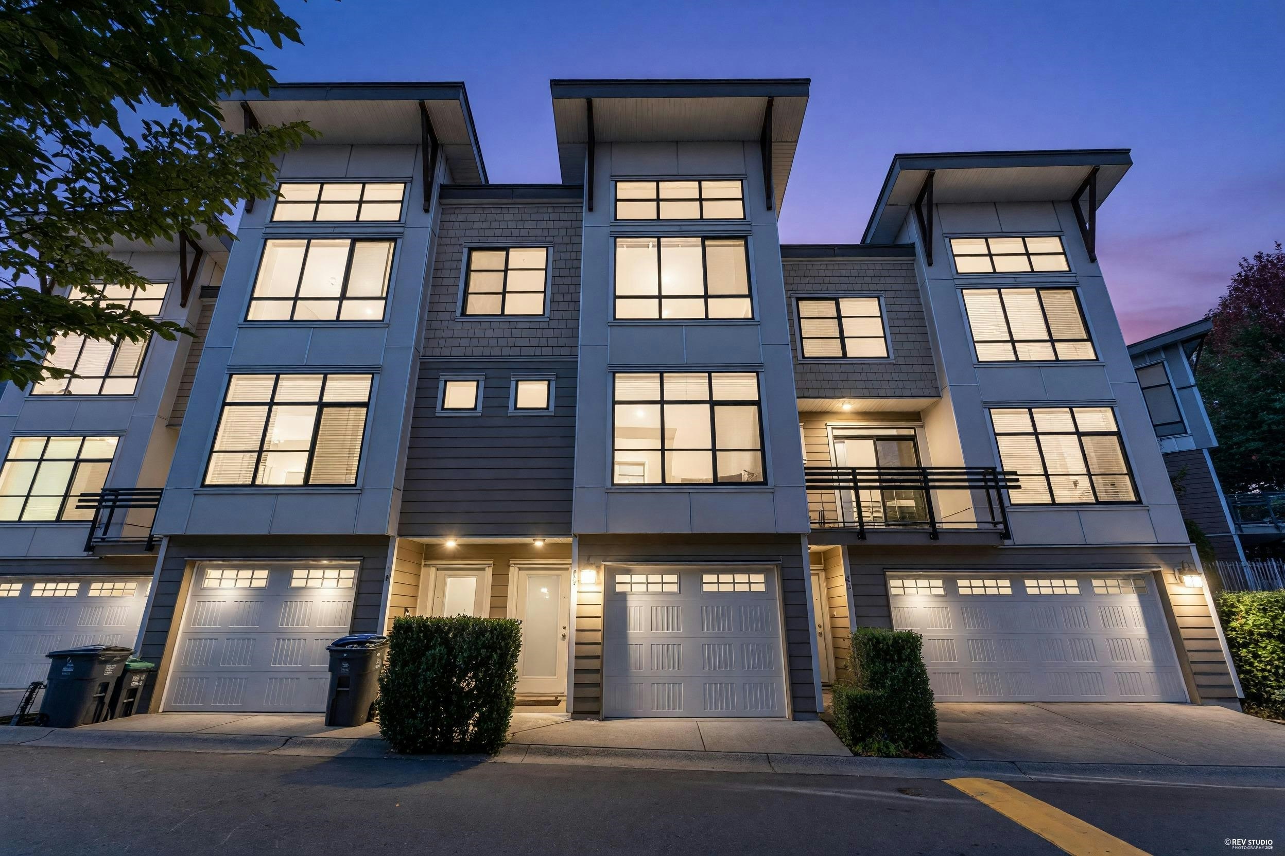 11-9989 E Barnston Drive, Surrey, BC, V4N 6N3