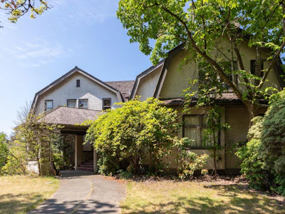 4987 Connaught Drive - 2