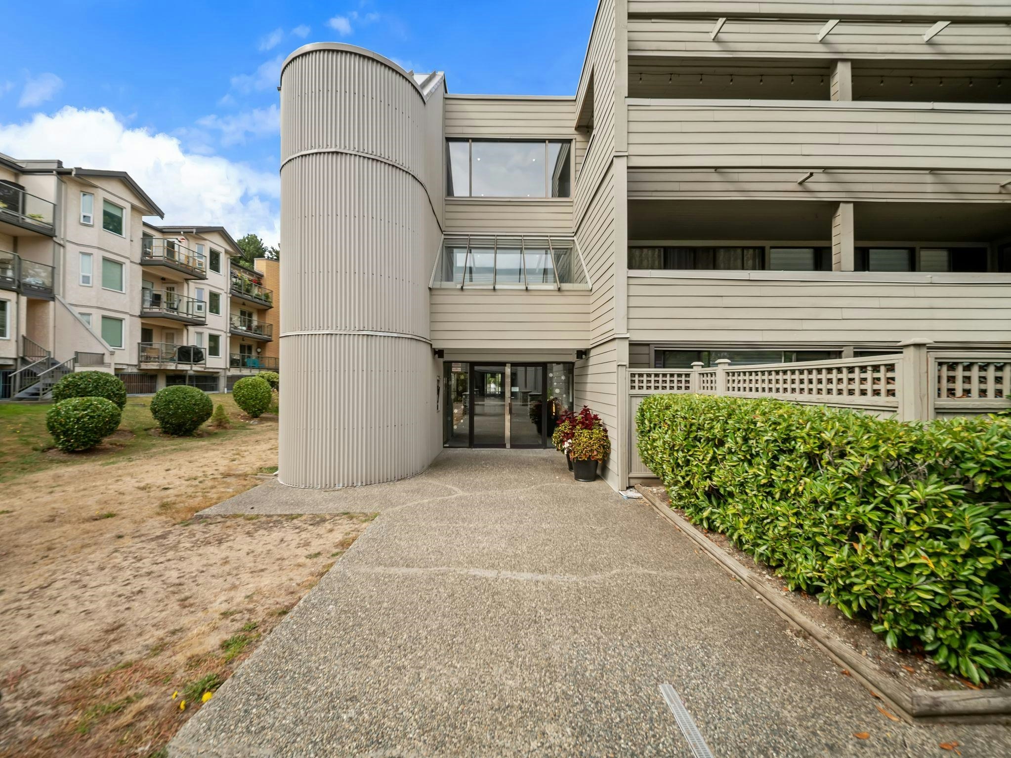 208-15272 19 Avenue, Surrey, BC, V4A 1X6