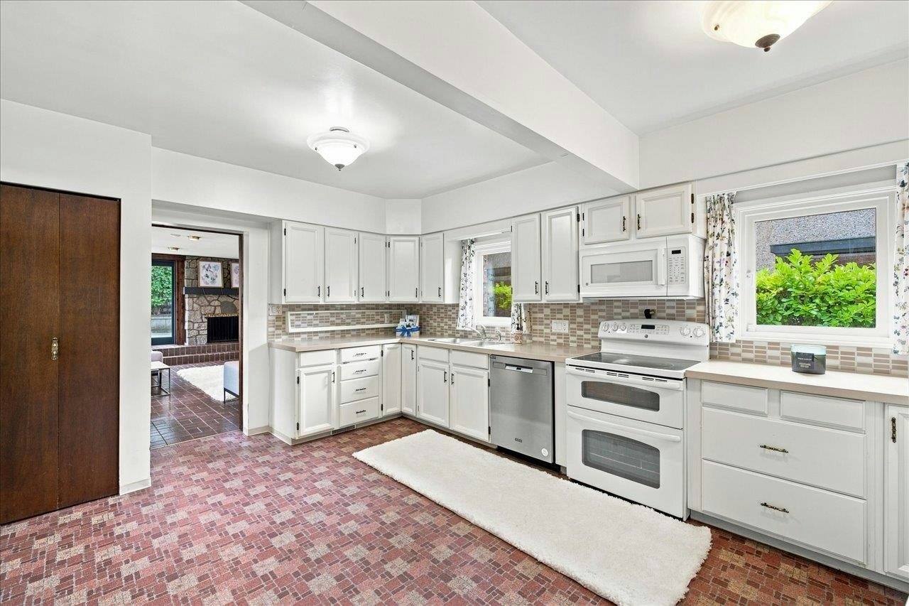 5584 Maple Street, Vancouver, BC, V6M 3T7 - 10