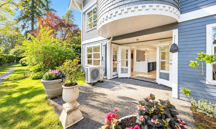 103-3399 Capilano Crescent
