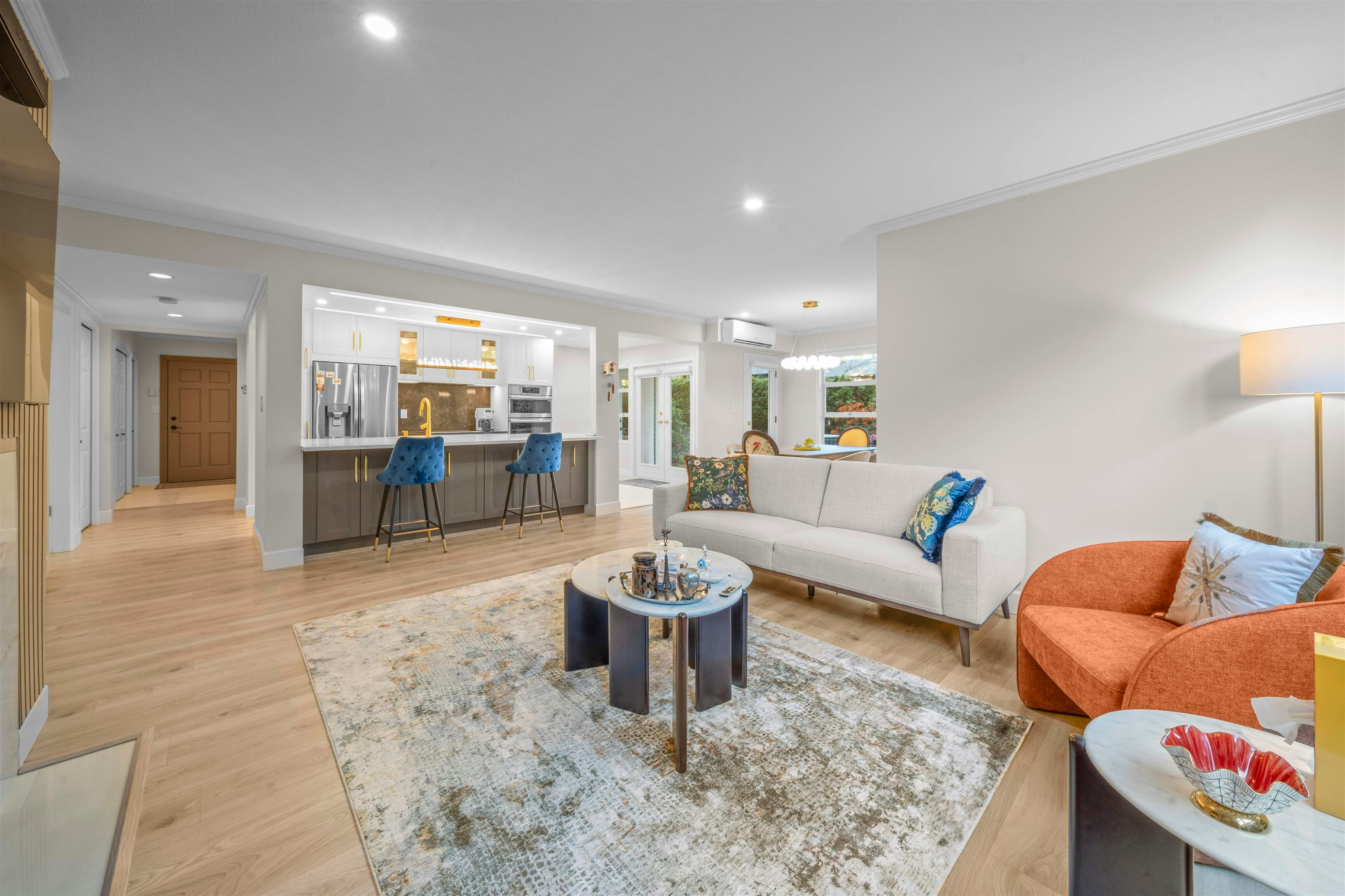 103-3399 Capilano Crescent - 4