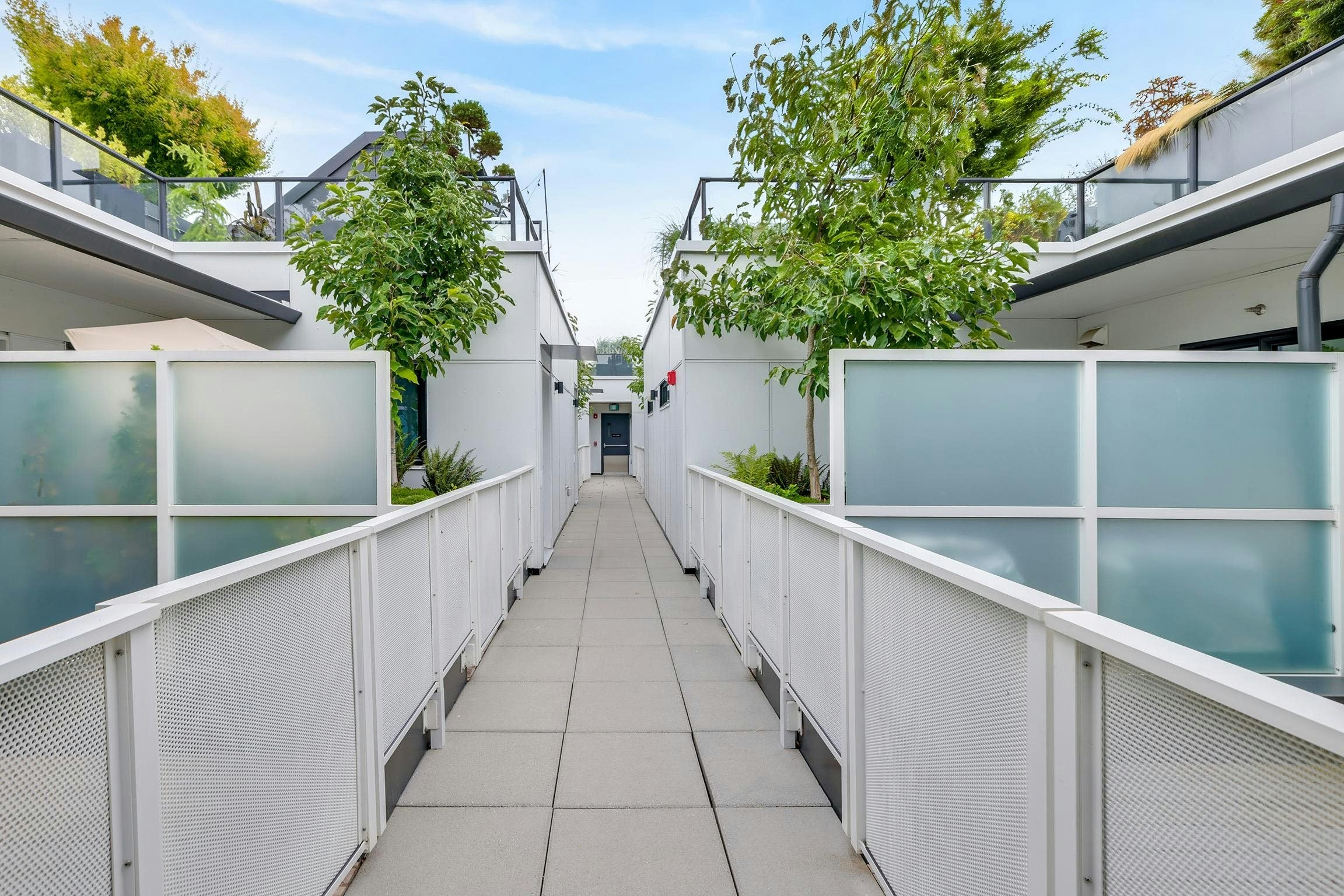 411-2520 Guelph Street - 4