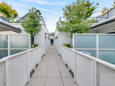 411-2520 Guelph Street - 4