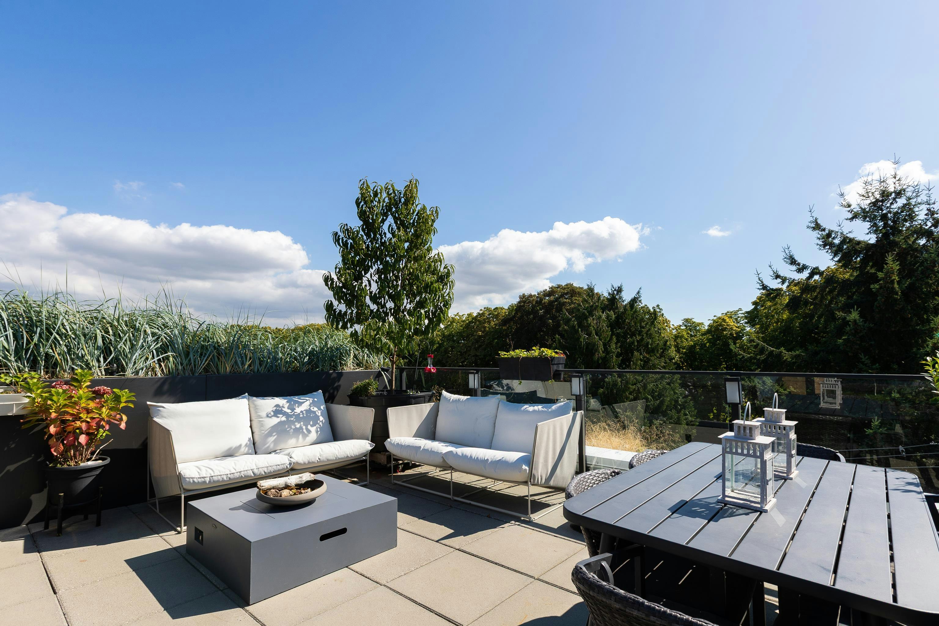 411-2520 Guelph Street - 2
