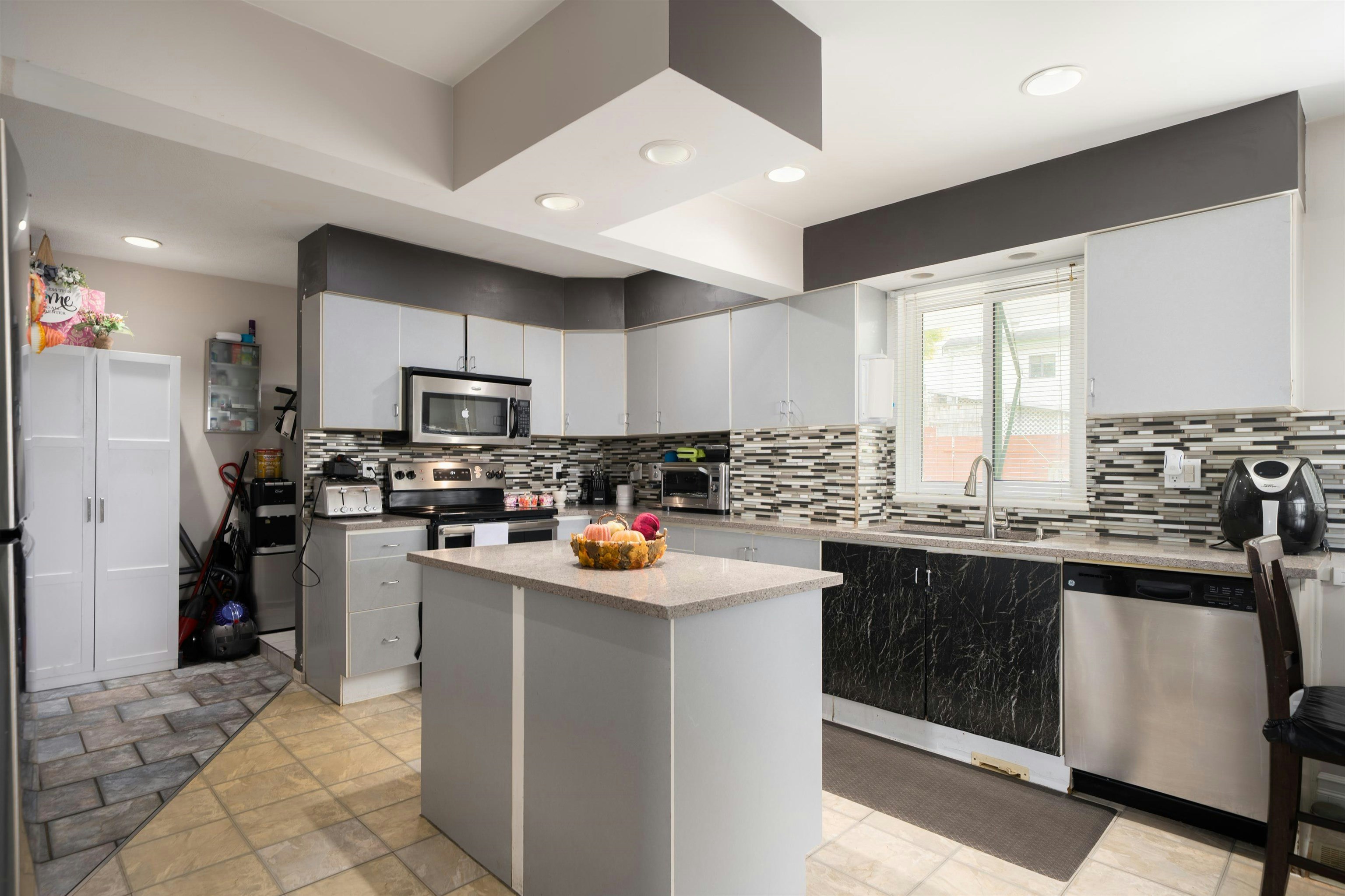 11378 River Road, Surrey, BC, V3V 2V6 - 12