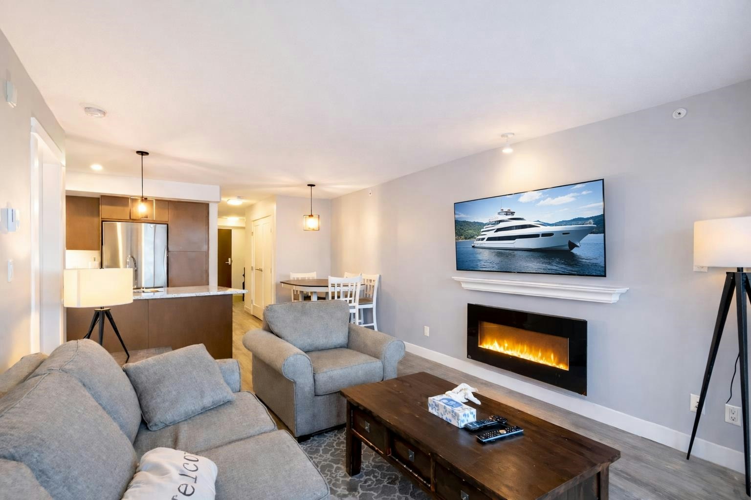 404-14955 Victoria Avenue, Surrey, BC, V4B 1G2 - 2
