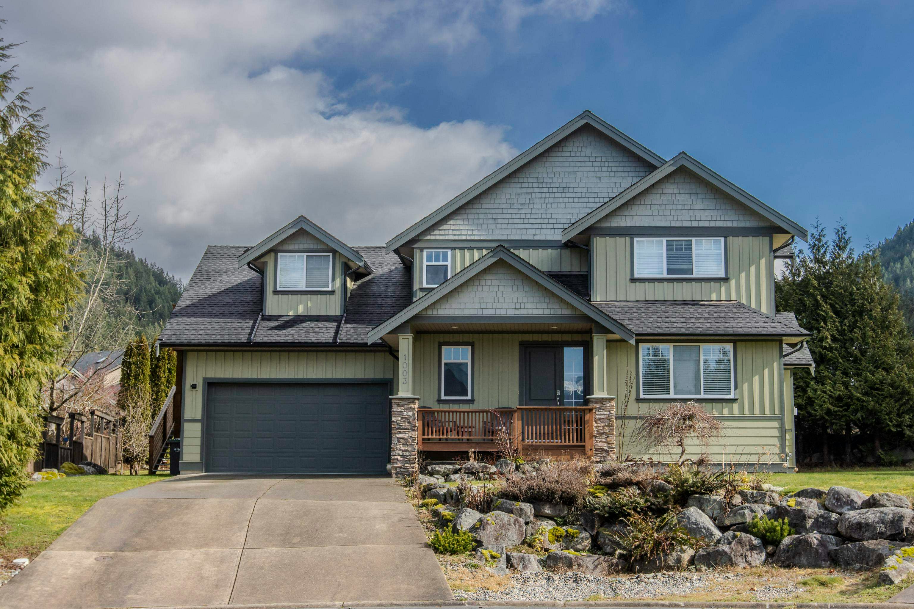 1003 Ash Place, Squamish, BC, V8B 0W2