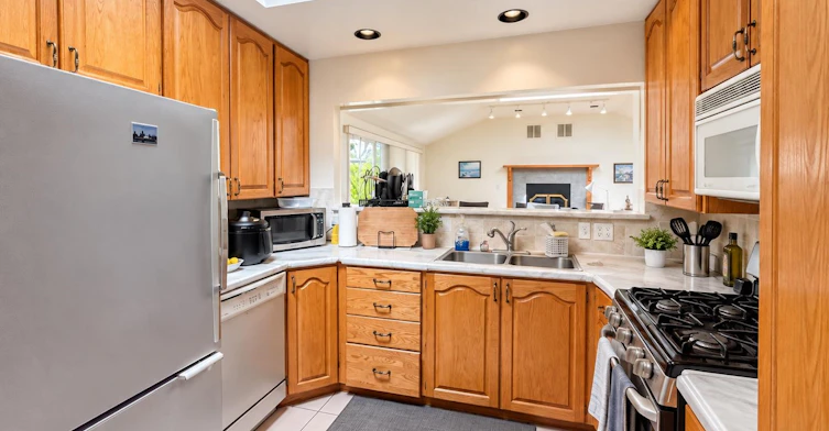 1374 Sowden Street, North Vancouver, BC, V7P 1L8 - 4