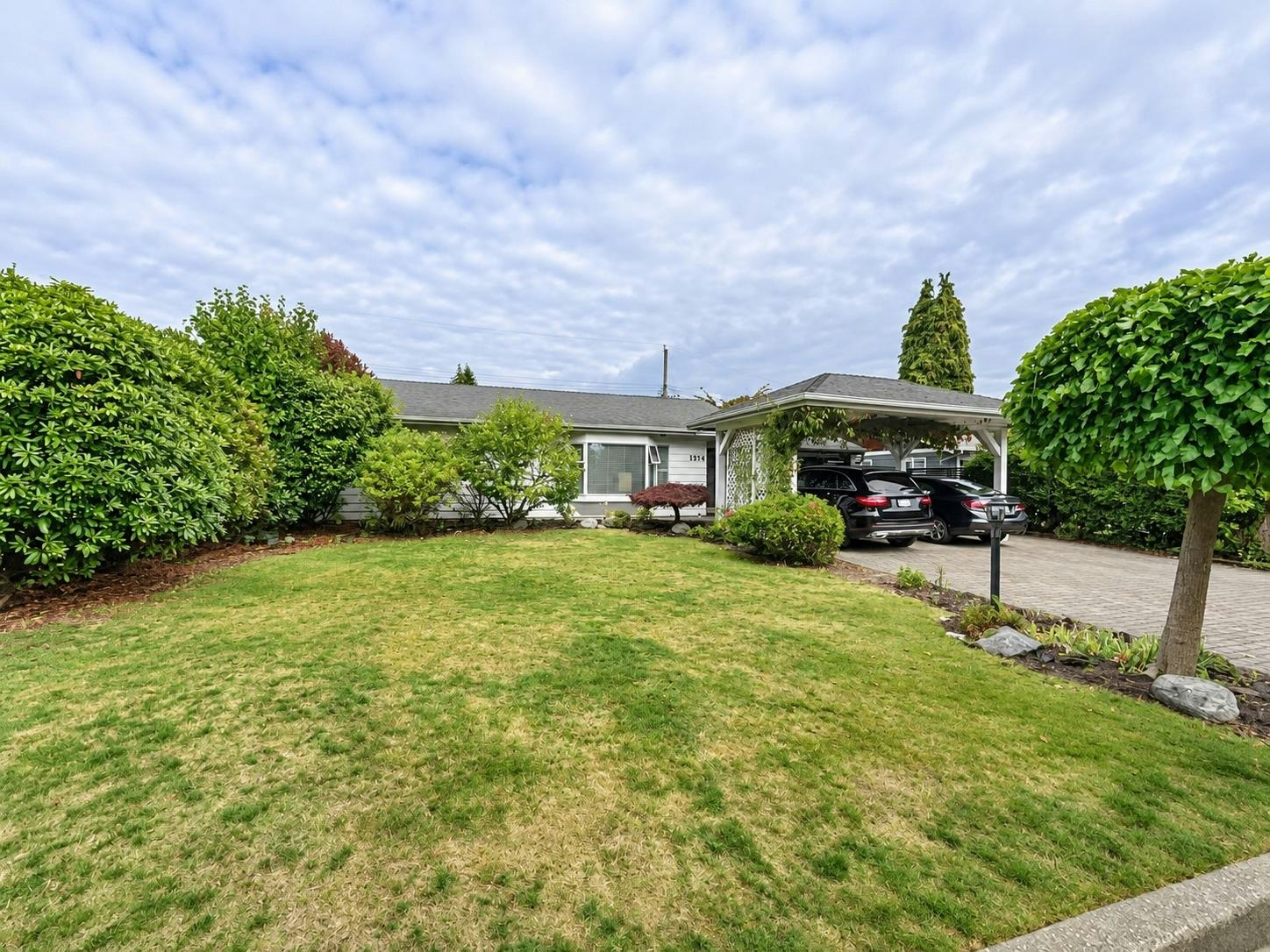 1374 Sowden Street, North Vancouver, BC, V7P 1L8