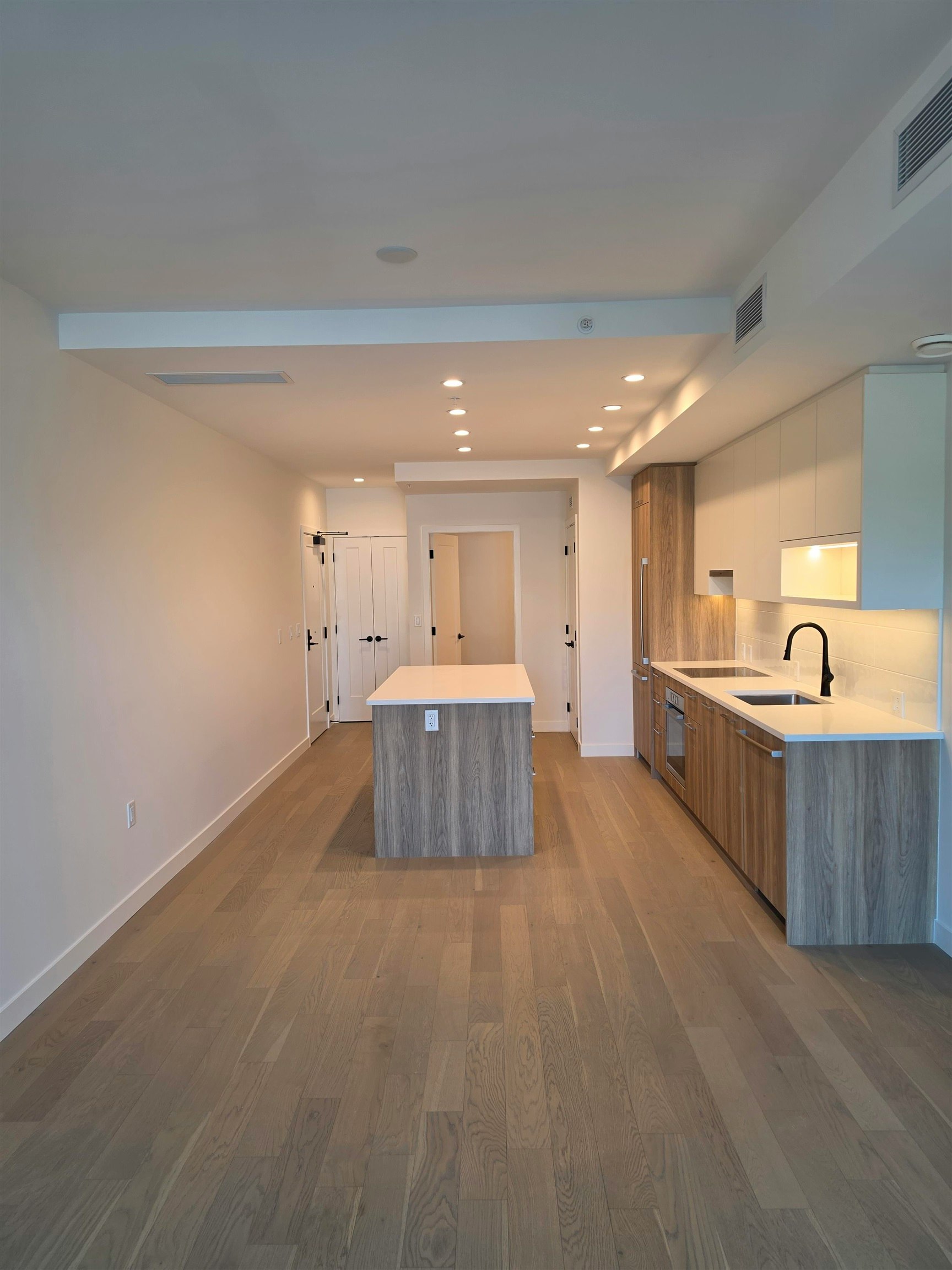 410-8398 Oak Street, Vancouver, BC, V6P 0L9