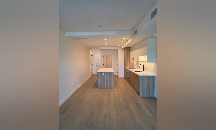 410-8398 Oak Street