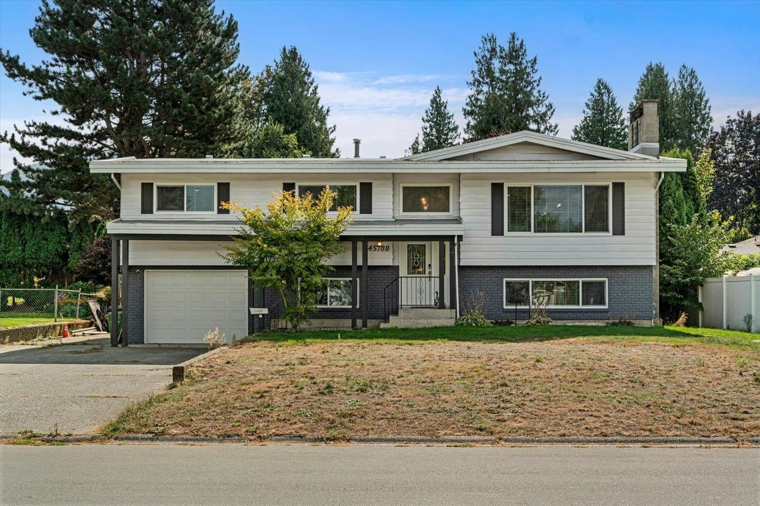 45188 Redwood Avenue, Chilliwack, BC, V2R 1W2