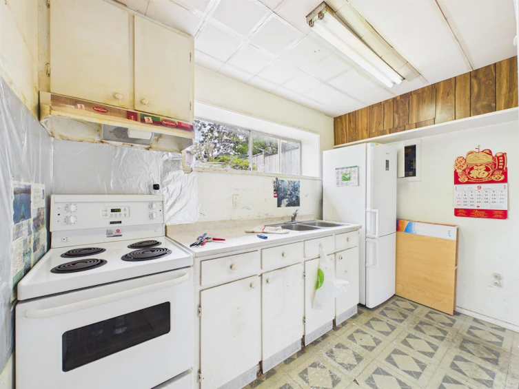6096 Service Street, Burnaby, BC, V5H 1V8 - 19