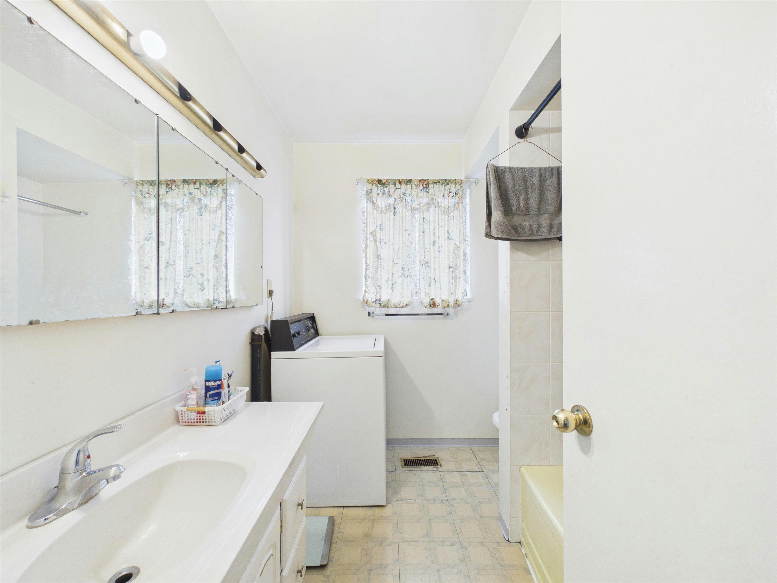6096 Service Street, Burnaby, BC, V5H 1V8 - 21