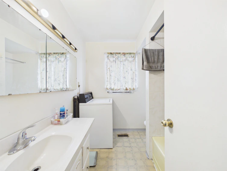 6096 Service Street, Burnaby, BC, V5H 1V8 - 21