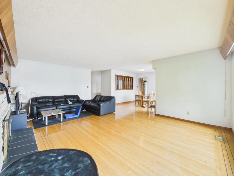 6096 Service Street, Burnaby, BC, V5H 1V8 - 6