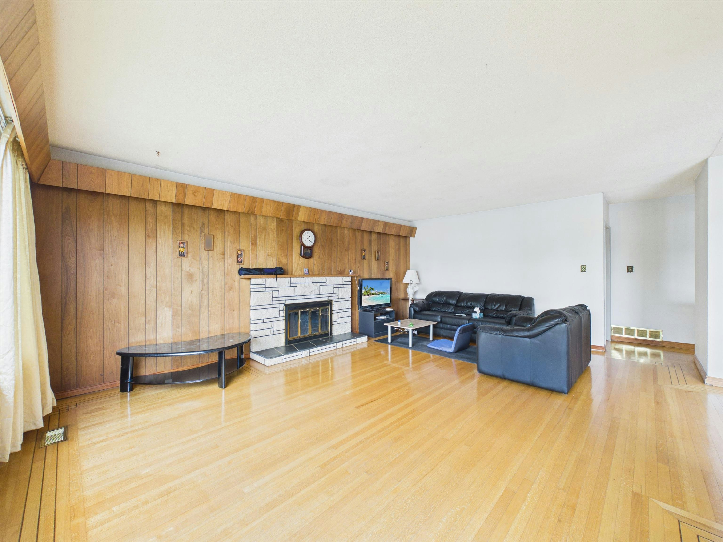 6096 Service Street, Burnaby, BC, V5H 1V8 - 4