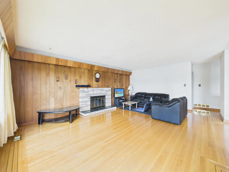 6096 Service Street, Burnaby, BC, V5H 1V8 - 4