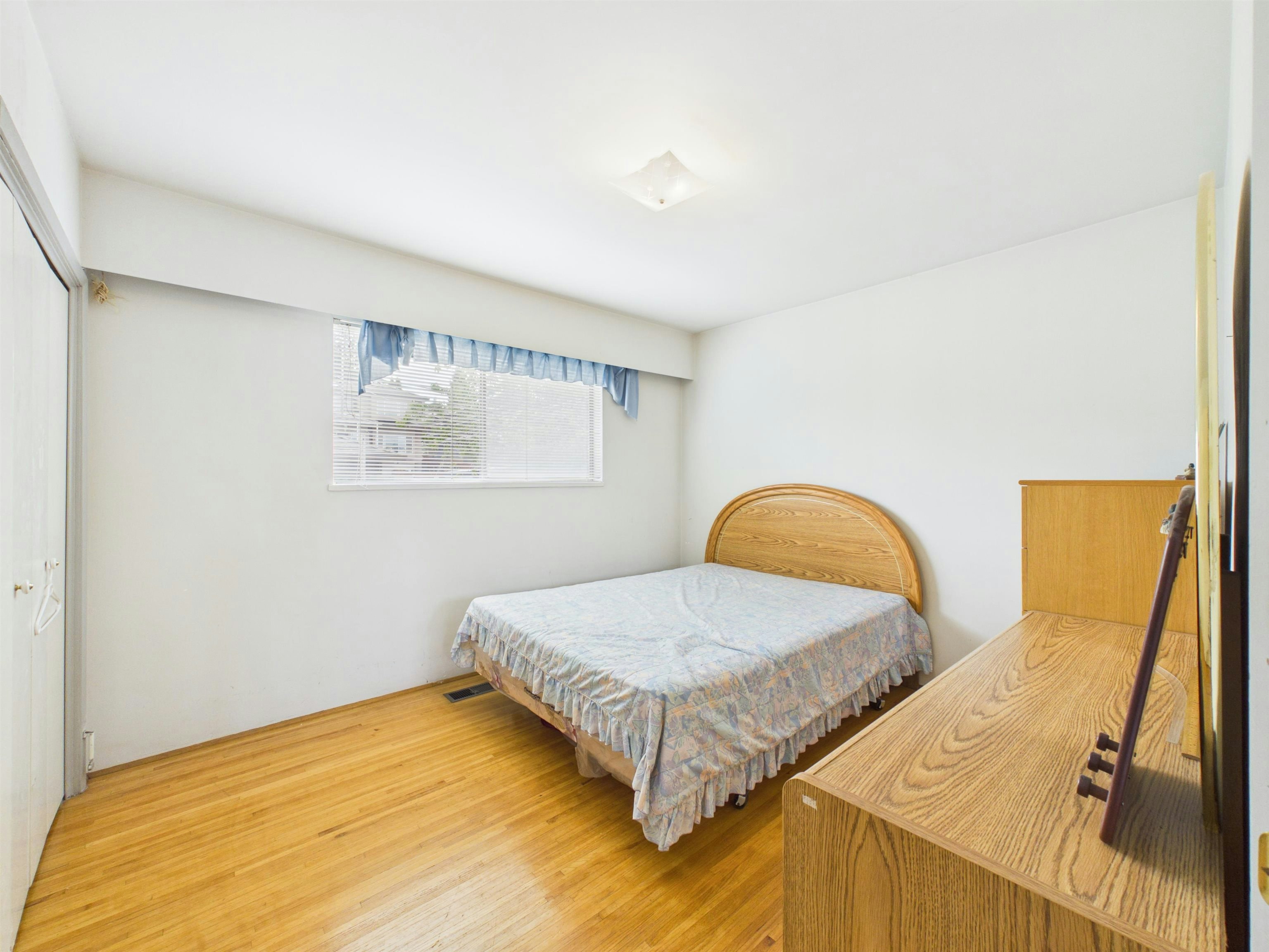 6096 Service Street, Burnaby, BC, V5H 1V8 - 11