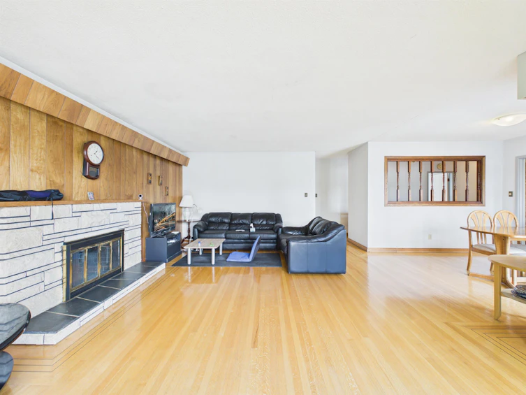 6096 Service Street, Burnaby, BC, V5H 1V8 - 5