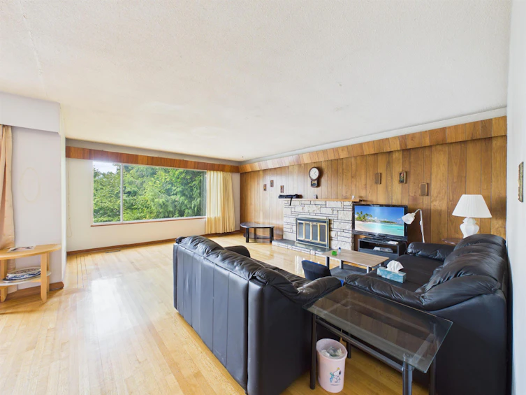 6096 Service Street, Burnaby, BC, V5H 1V8 - 2