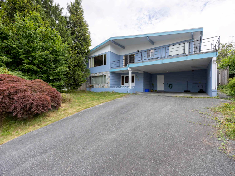 6096 Service Street, Burnaby, BC, V5H 1V8